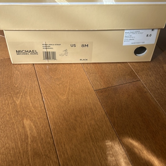 Michael Michael Kors - Picture 8 of 9